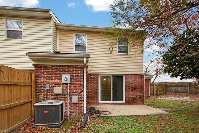 806 S Grosvenor CT, Virginia Beach, VA 23462