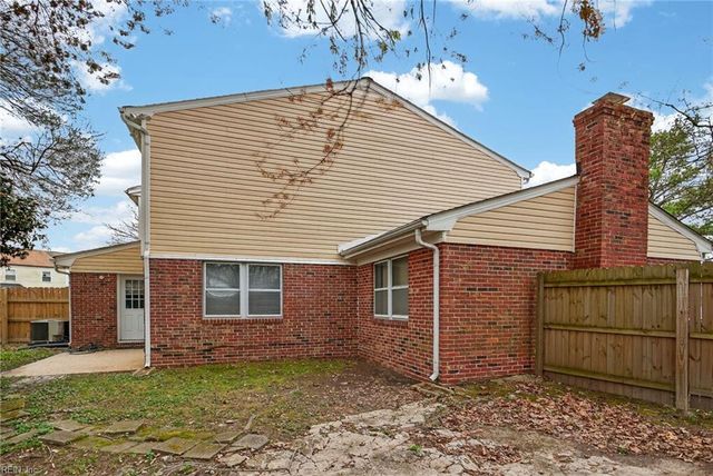 806 S Grosvenor CT, Virginia Beach, VA 23462