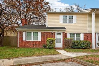 806 S Grosvenor CT, Virginia Beach, VA 23462