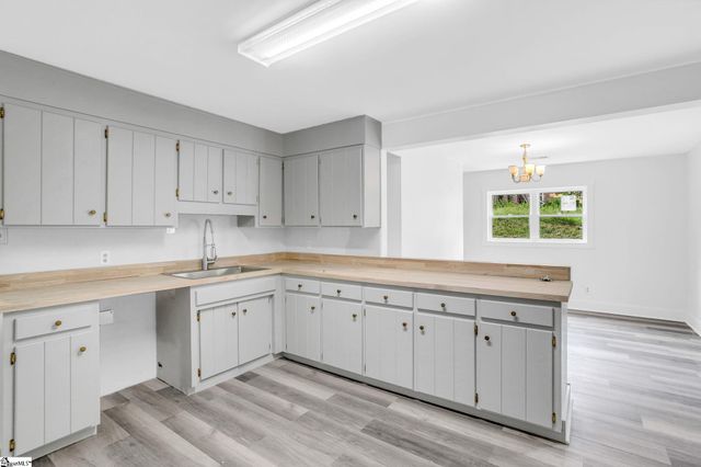 189 Converse Circle, Spartanburg, SC 29302
