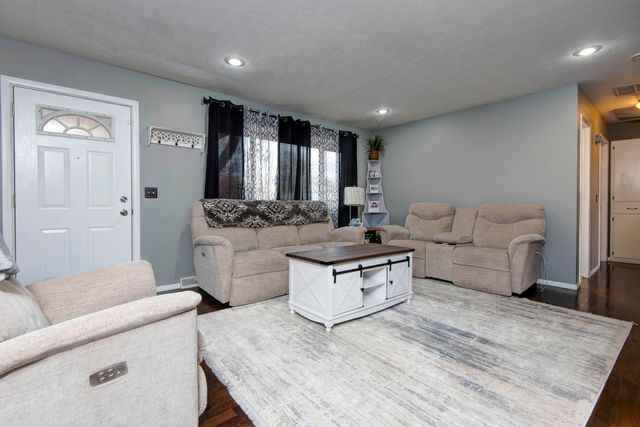 2459 S Clay Avenue, Springfield, MO 65807