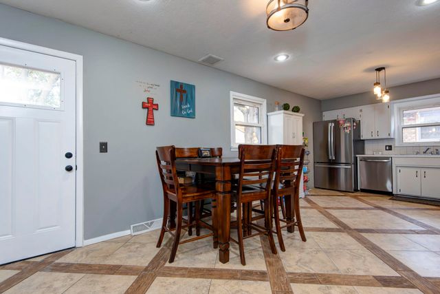 2459 S Clay Avenue, Springfield, MO 65807