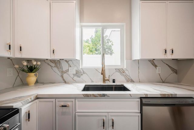 716 Portola Avenue A, Glendale, CA 91206