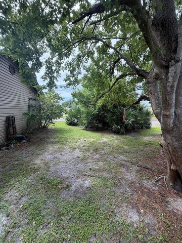 1321 SW Nikoma Street, Palm City, FL 34990