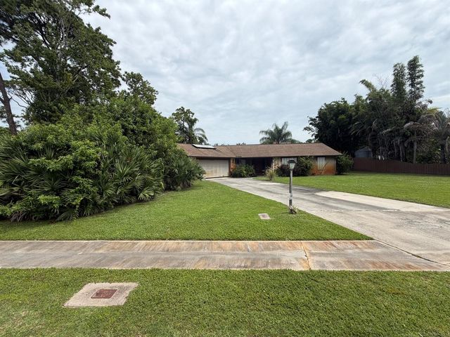 1321 SW Nikoma Street, Palm City, FL 34990