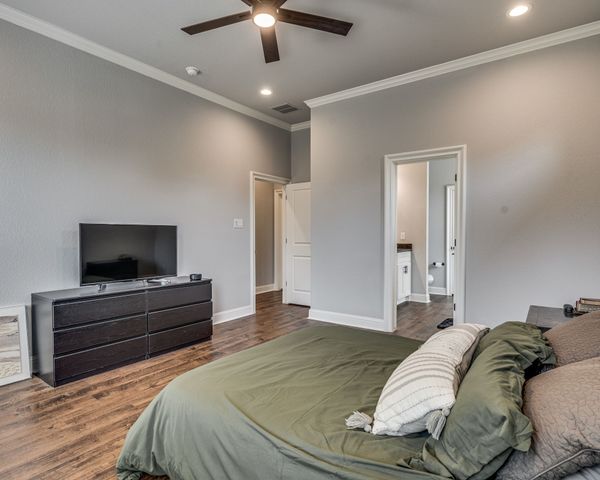 513 Dillon Street, Waxahachie, TX 75165