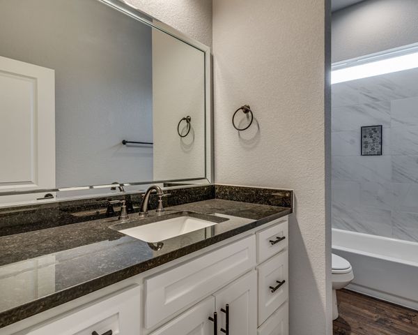513 Dillon Street, Waxahachie, TX 75165