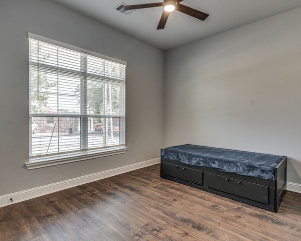513 Dillon Street, Waxahachie, TX 75165