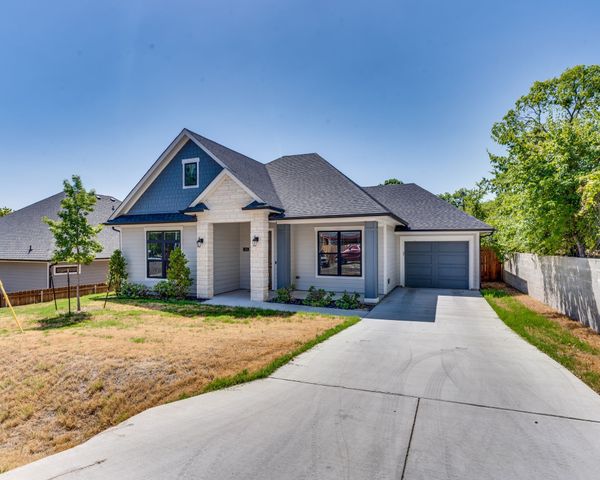 513 Dillon Street, Waxahachie, TX 75165