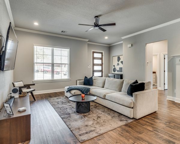 513 Dillon Street, Waxahachie, TX 75165