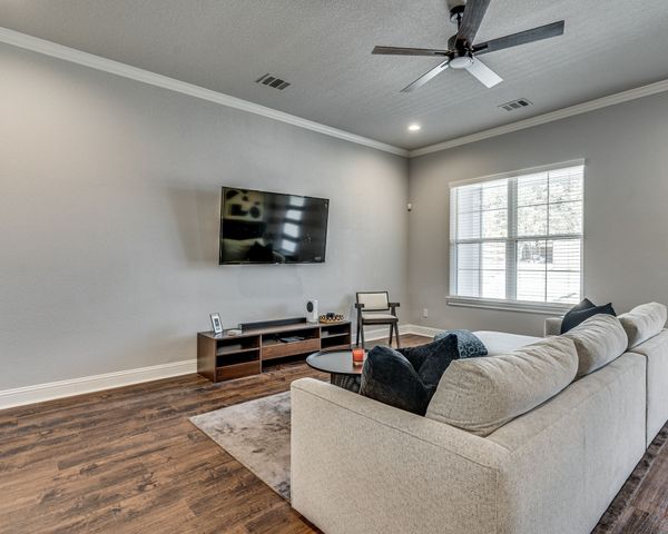 513 Dillon Street, Waxahachie, TX 75165