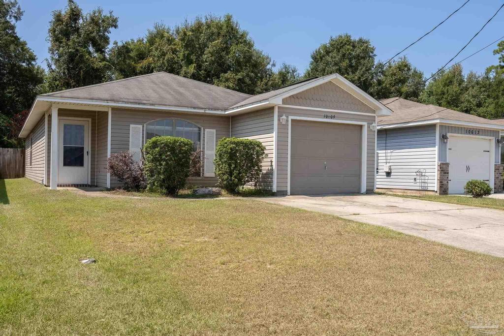 10609 Senegal Dr, Pensacola, FL 32534
