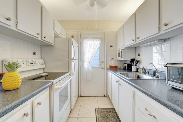 16801 NE 13th Avenue 206, Miami, FL 33162