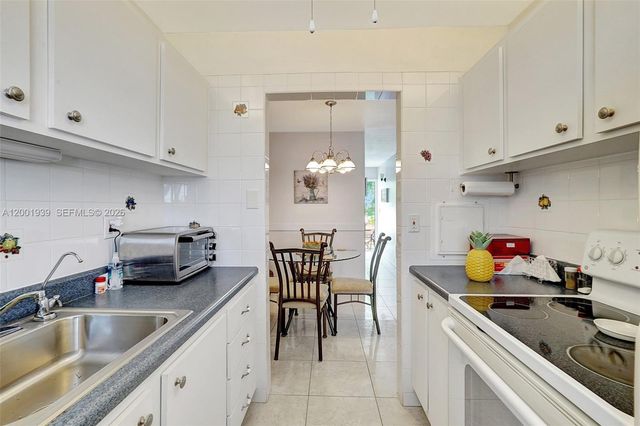 16801 NE 13th Avenue 206, Miami, FL 33162