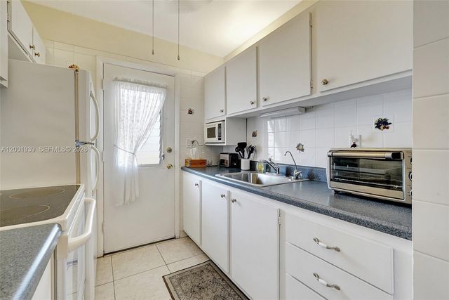 16801 NE 13th Avenue 206, Miami, FL 33162