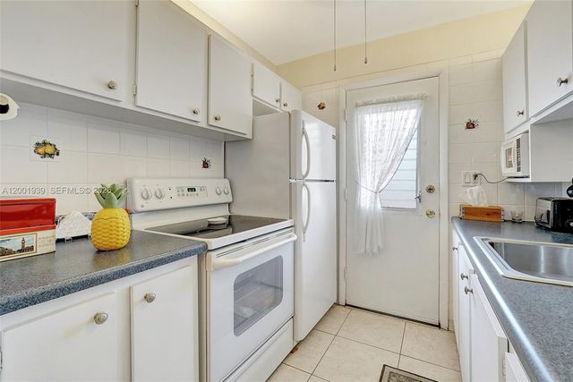 16801 NE 13th Avenue 206, Miami, FL 33162