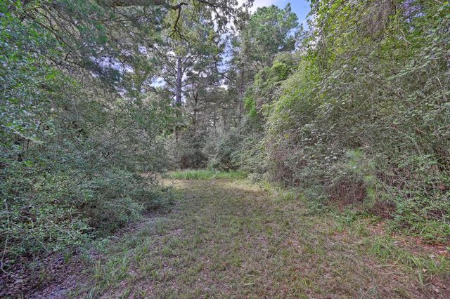 1040 Elm Crest, New Ulm, TX 78950