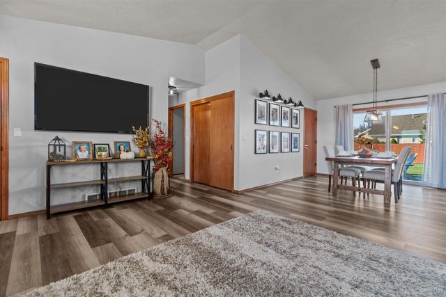 607 DEBRUIN ROAD, Combined Locks, WI 54113