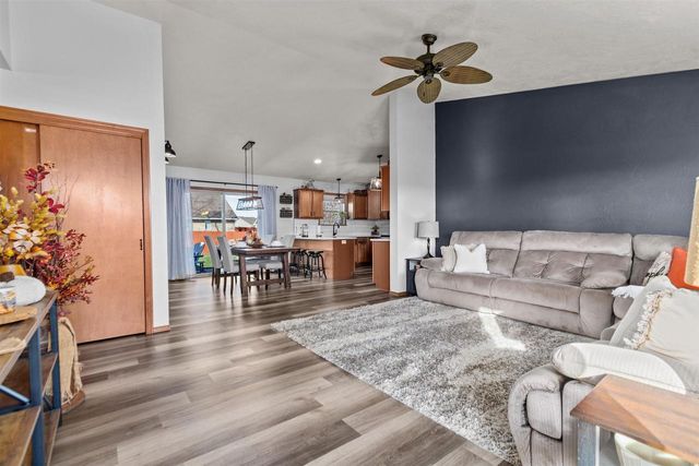 607 DEBRUIN ROAD, Combined Locks, WI 54113