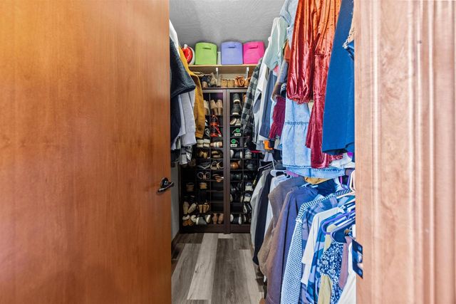 607 DEBRUIN ROAD, Combined Locks, WI 54113