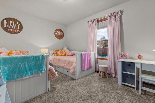 607 DEBRUIN ROAD, Combined Locks, WI 54113