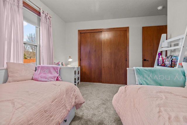 607 DEBRUIN ROAD, Combined Locks, WI 54113