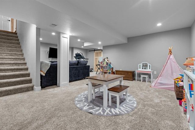 607 DEBRUIN ROAD, Combined Locks, WI 54113