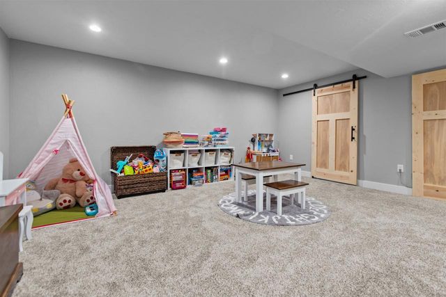 607 DEBRUIN ROAD, Combined Locks, WI 54113