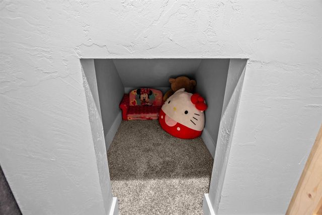 607 DEBRUIN ROAD, Combined Locks, WI 54113