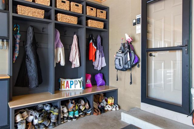 607 DEBRUIN ROAD, Combined Locks, WI 54113