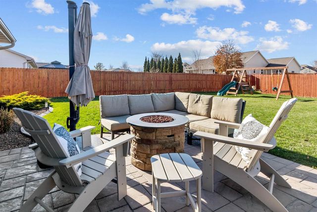 607 DEBRUIN ROAD, Combined Locks, WI 54113