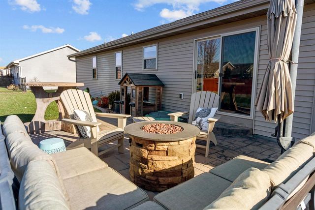 607 DEBRUIN ROAD, Combined Locks, WI 54113