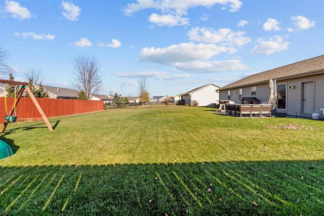 607 DEBRUIN ROAD, Combined Locks, WI 54113