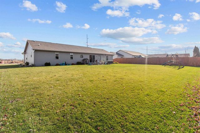 607 DEBRUIN ROAD, Combined Locks, WI 54113