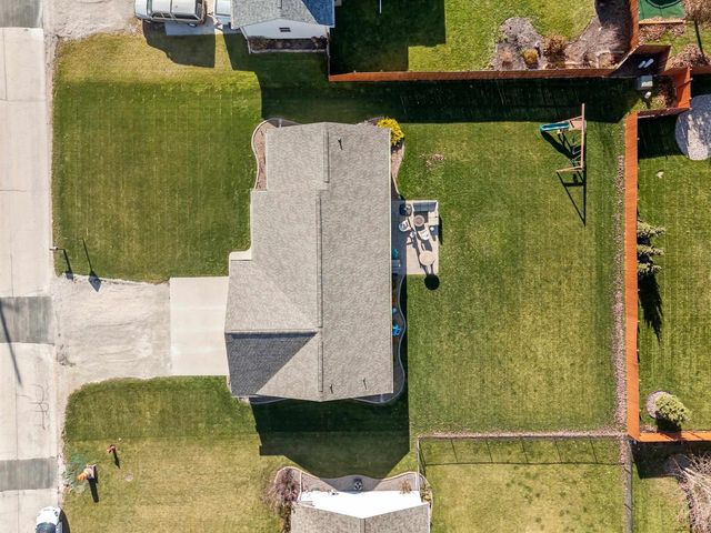 607 DEBRUIN ROAD, Combined Locks, WI 54113