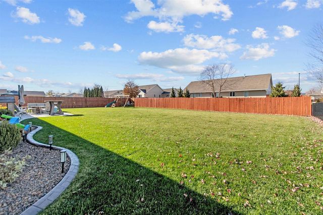 607 DEBRUIN ROAD, Combined Locks, WI 54113