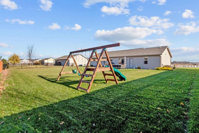 607 DEBRUIN ROAD, Combined Locks, WI 54113