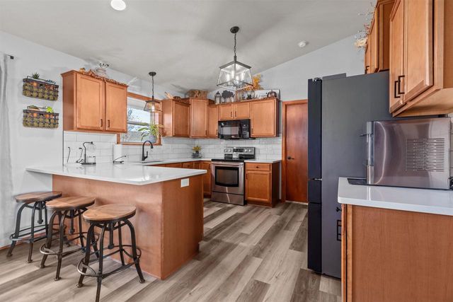 607 DEBRUIN ROAD, Combined Locks, WI 54113