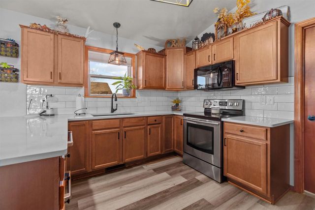 607 DEBRUIN ROAD, Combined Locks, WI 54113