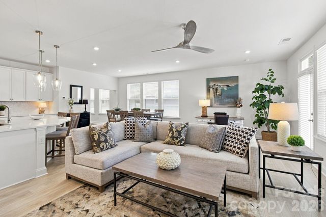 6007 Mariemont Circle, Charlotte, NC 28226