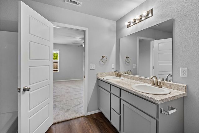 988 E Bunting Street, Fayetteville, AR 72701