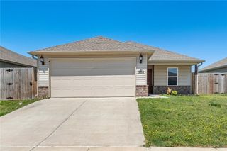 988 E Bunting Street, Fayetteville, AR 72701