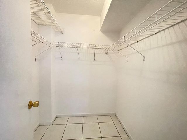 2900 NW 47th Terrace 209A, Lauderdale Lakes, FL 33313