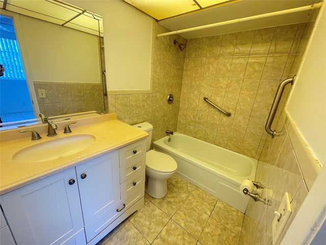 2900 NW 47th Terrace 209A, Lauderdale Lakes, FL 33313