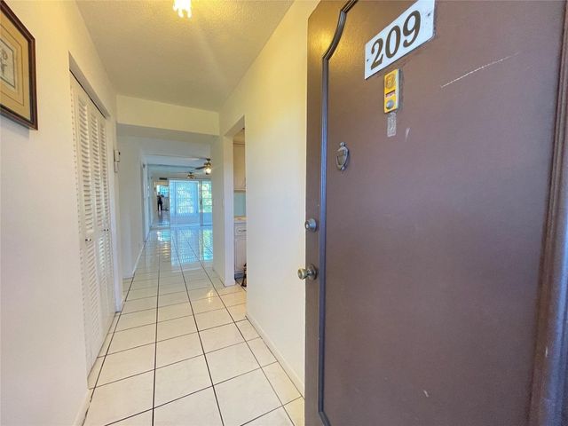 2900 NW 47th Terrace 209A, Lauderdale Lakes, FL 33313