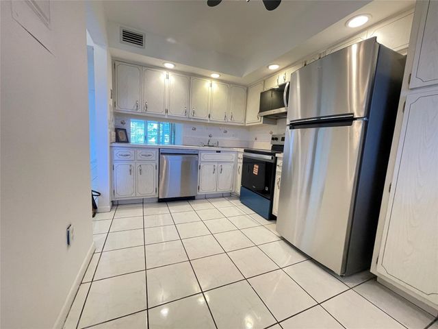 2900 NW 47th Terrace 209A, Lauderdale Lakes, FL 33313