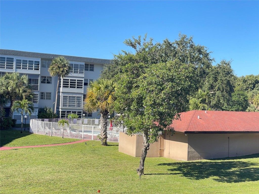 2900 NW 47th Terrace 209A, Lauderdale Lakes, FL 33313