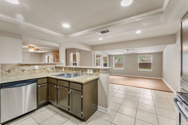 8326 Delphian Dr, Universal City, TX 78148