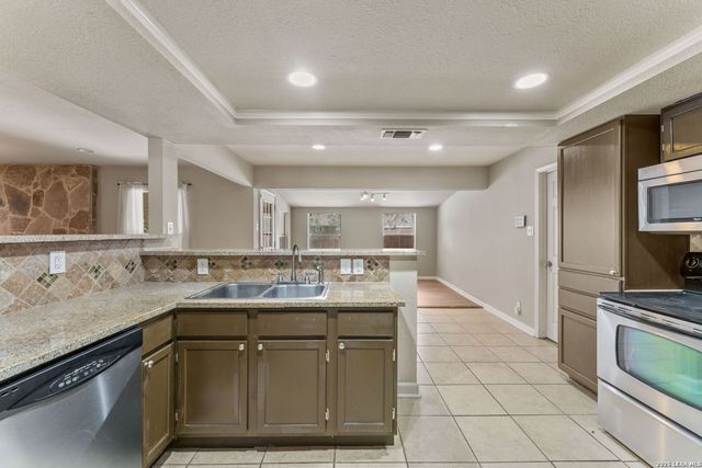 8326 Delphian Dr, Universal City, TX 78148