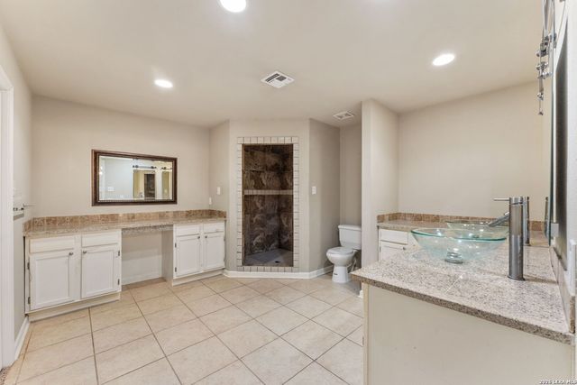 8326 Delphian Dr, Universal City, TX 78148